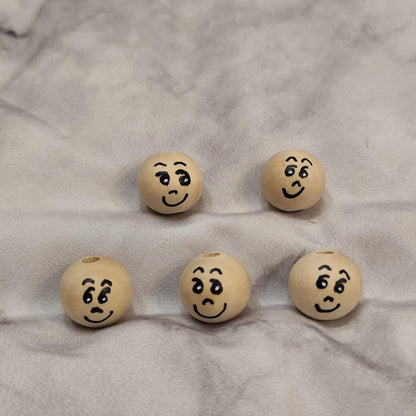 😊 5er Set Handbemalte Holzperlen – einfache Gesichter, vielseitig einsetzbar