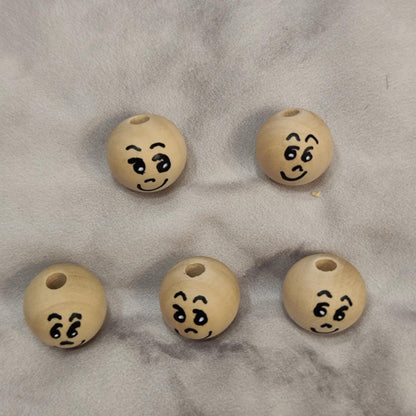 😊 5er Set Handbemalte Holzperlen – einfache Gesichter, vielseitig einsetzbar