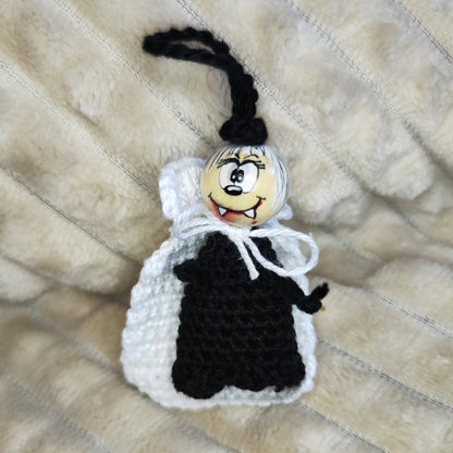 Graf & Gräfin Dracula – handgehäkelte Halloweenfiguren mit Stil