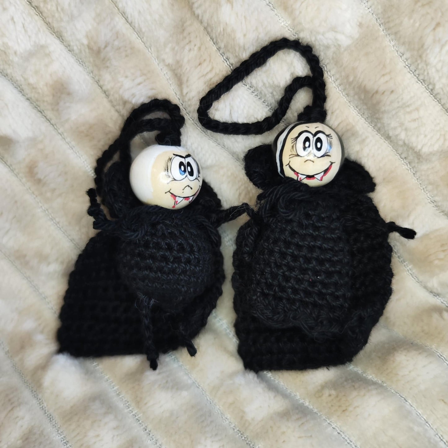 Graf & Gräfin Dracula – handgehäkelte Halloweenfiguren mit Stil