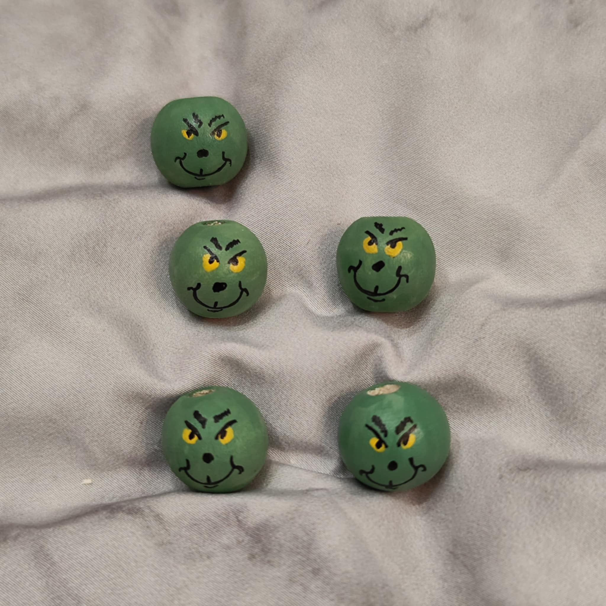 💚 5er-Set „Grinch“-Holzköpfchen – schelmisch, grün & handbemalt