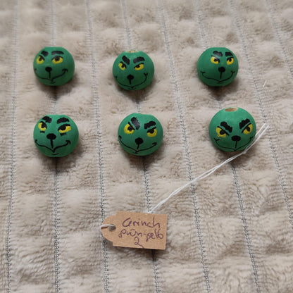Grinch-Köpfchen 6er-Set – handbemalte Holzköpfe mit gelben Augen, 2 cm