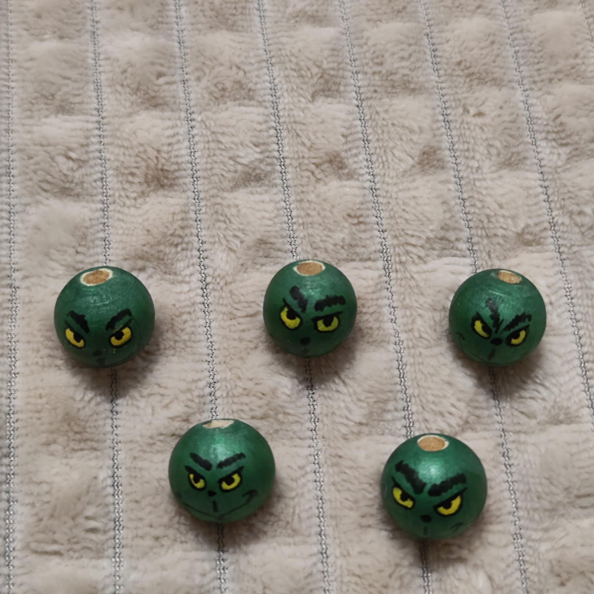 ✨ Grinch-Köpfchen 5er-Set – Metallic-Grün mit Charakter
