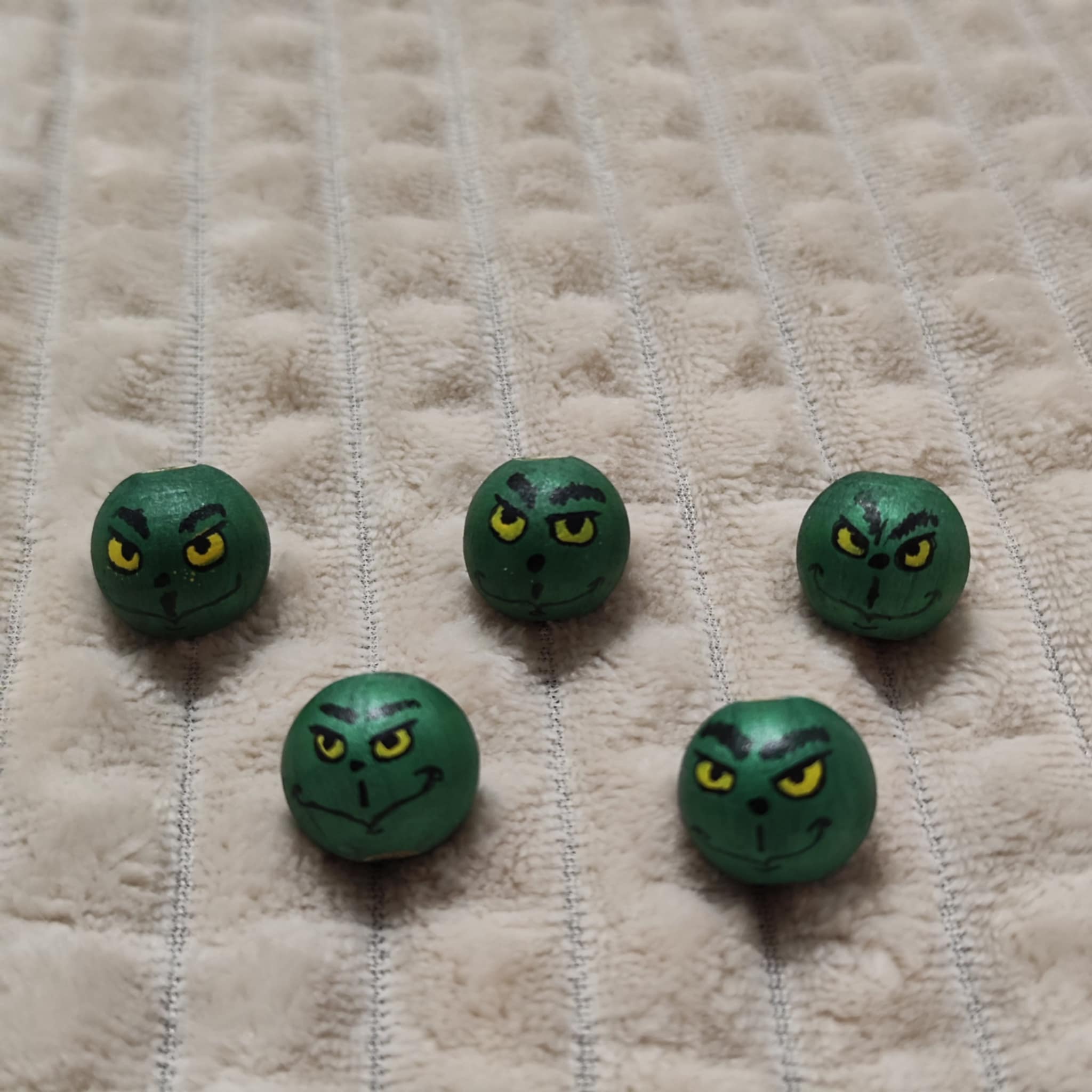 ✨ Grinch-Köpfchen 5er-Set – Metallic-Grün mit Charakter