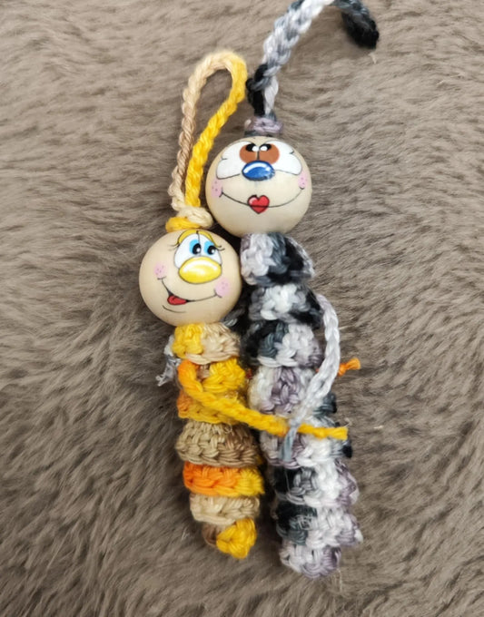 🧶 Sorgenwürmchen-Duo – Gegensätze, die zusammengehören