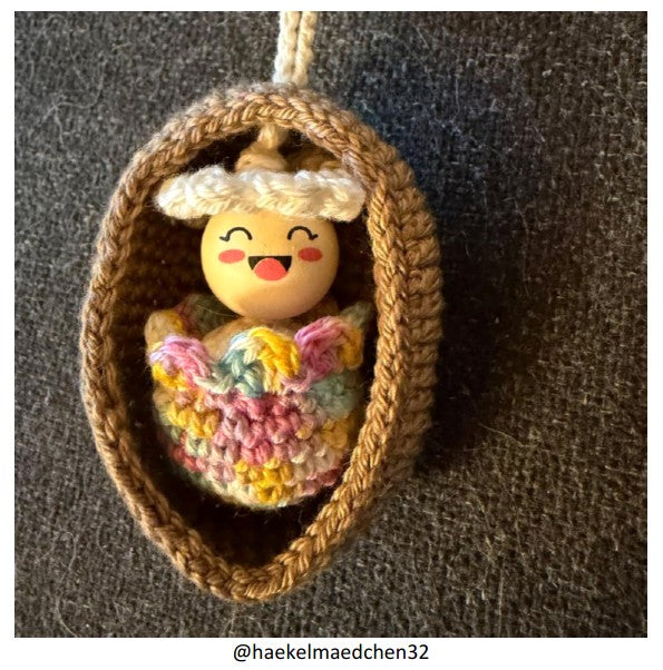 Häkelanleitung „Baby in Korb” – mit 2 cm Holzkugel (PDF)