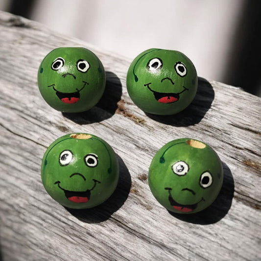 Heuschrecke (2 cm oder 2,5 cm) – Handbemalte Holzperlen