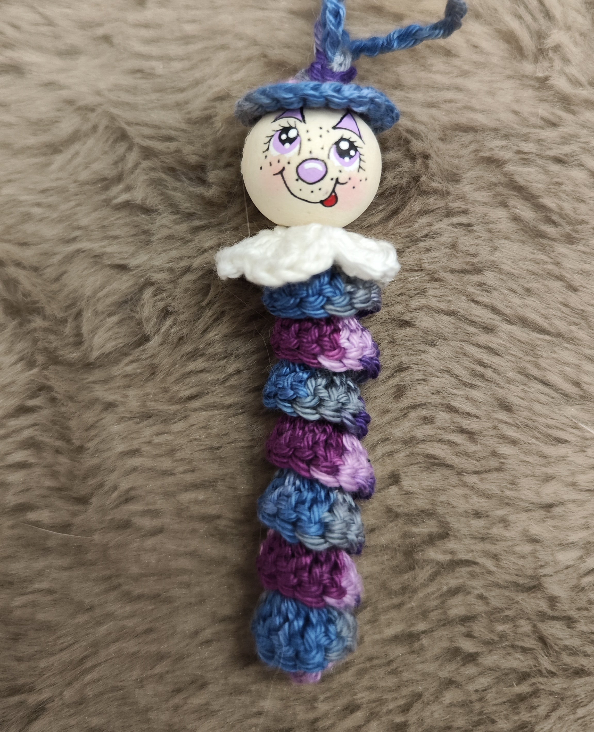 🧶 Sorgenwürmchen – Faschingsclown in Lila-Blau