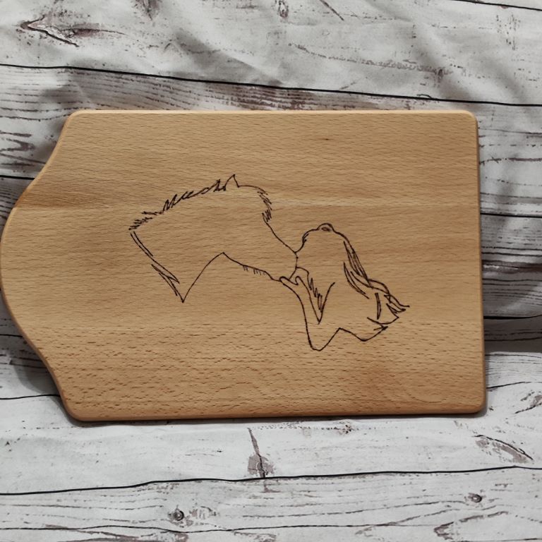 personalisiertes Jausenbrett aus Buchenholz mit Brandmalerei – Variante A (25x16 cm)