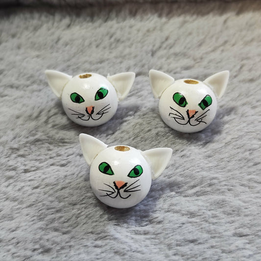 Weiße Katze – Handbemaltes Holzköpfchen | Grüne Augen