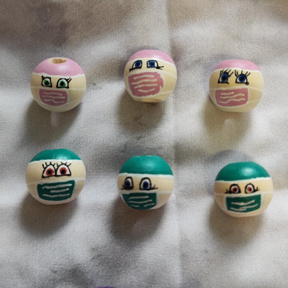 Krankenpfleger-Köpfchen – handbemalter Holzkopf in Rosa, Lila oder Türkisgrün, 2 cm