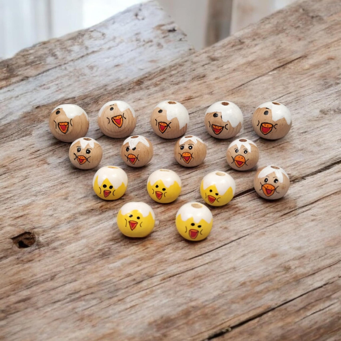 Handbemalte Küken-Holzköpfchen (2 cm oder 2,5 cm) mit Eierschale auf Buchenholz