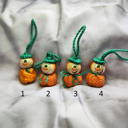 Kürbelinchen – handgehäkelte Kürbisfigur mit Herz