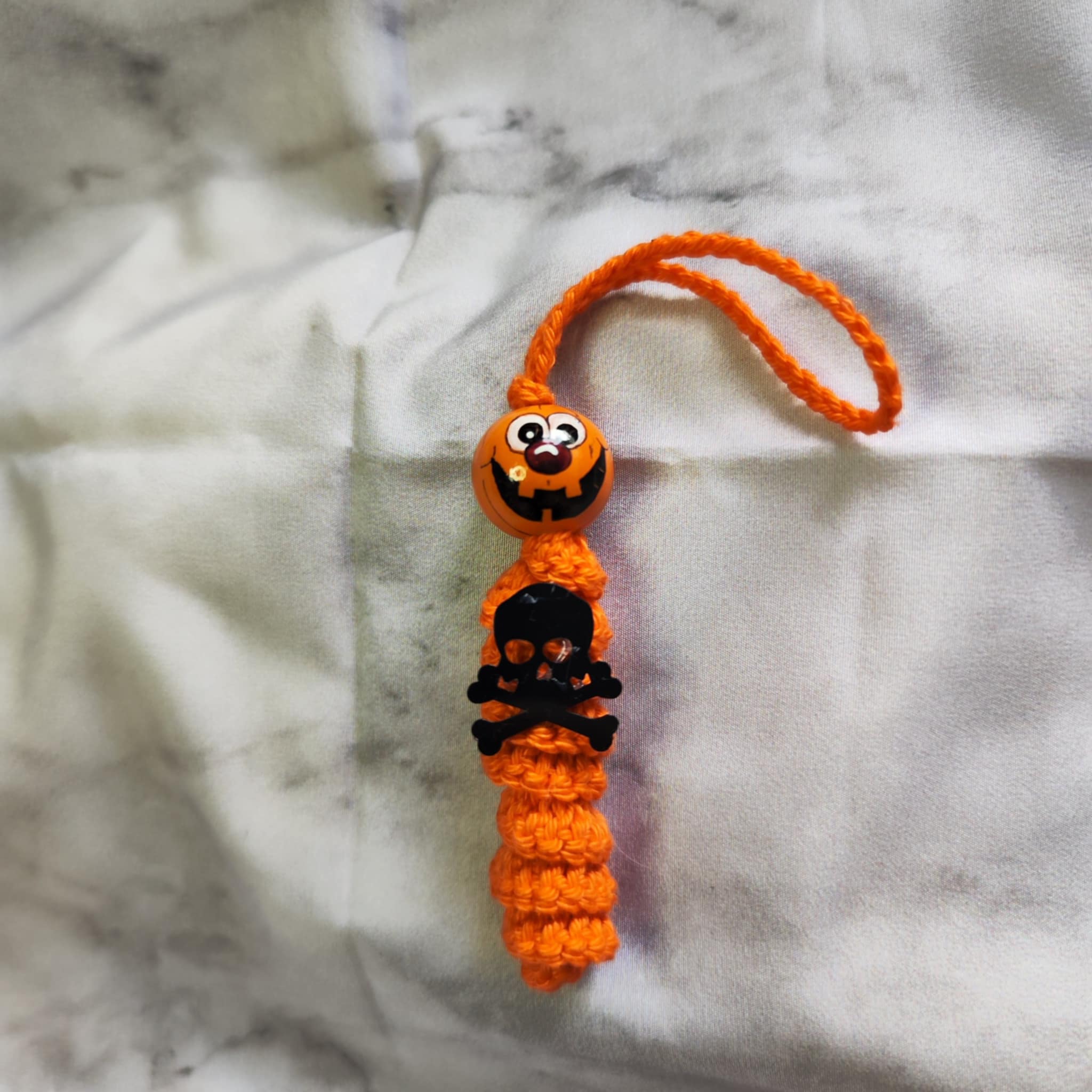 Kürbis-Männchen – handgehäkelte Deko & Glücksbringer für Halloween