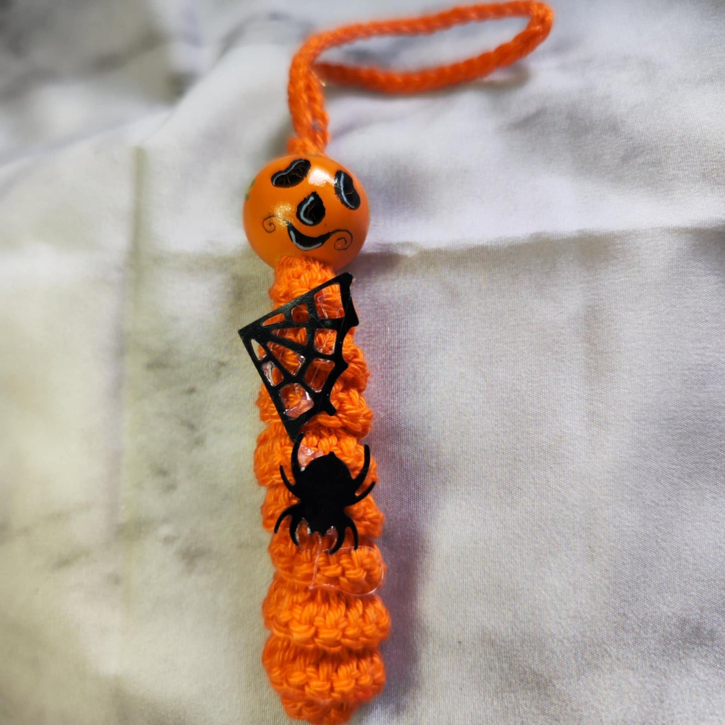 Kürbis-Männchen – handgehäkelte Deko & Glücksbringer für Halloween