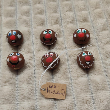 Lebkuchen-Köpfchen 6er-Set – handbemalte Holzköpfe mit Zuckerguss-Details, 2 cm