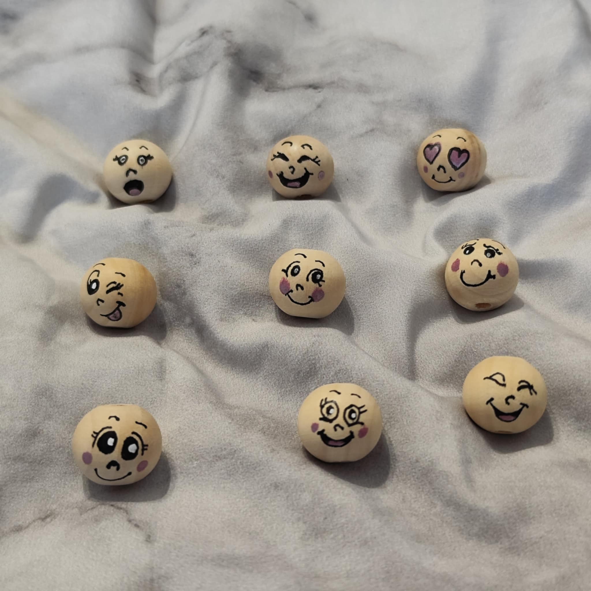 💁‍♀️ 9er-Set Mädelsgesichter – handbemalte Holzköpfchen mit Charakter