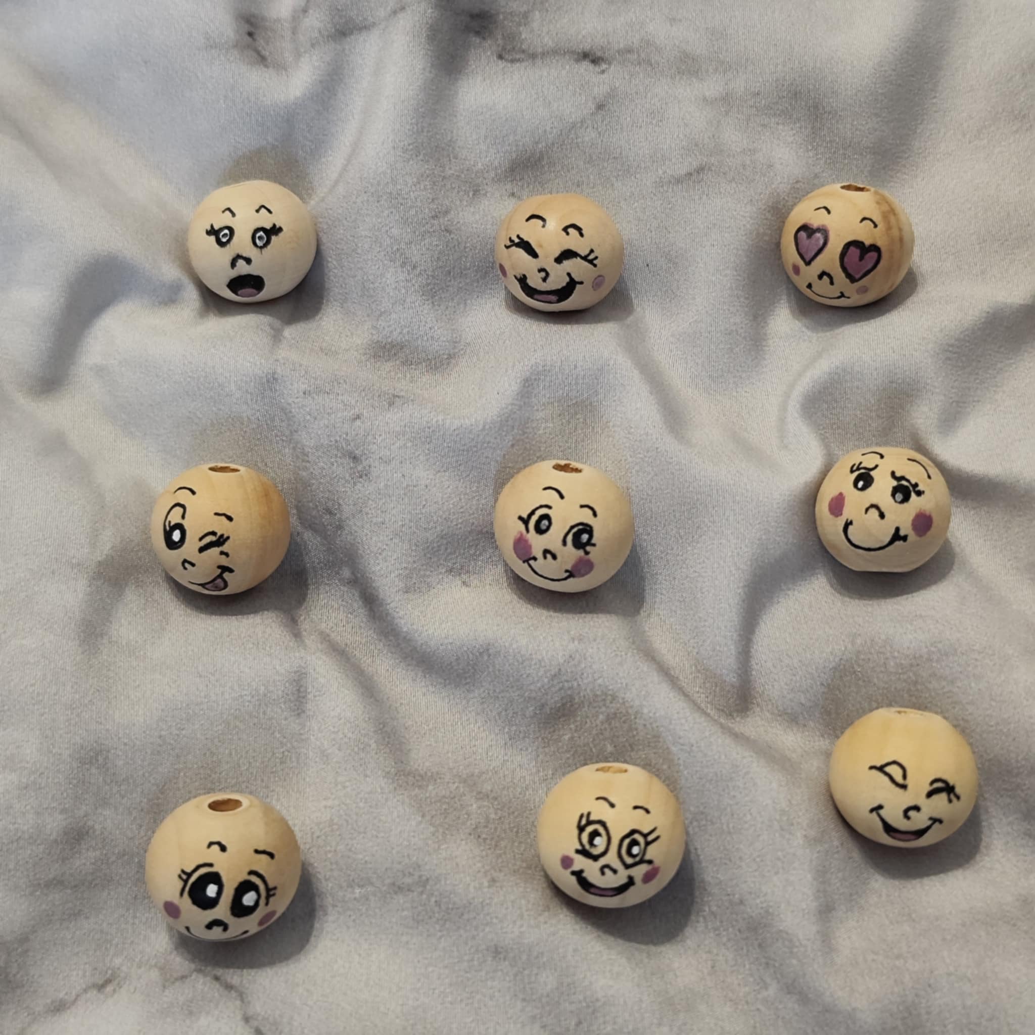 💁‍♀️ 9er-Set Mädelsgesichter – handbemalte Holzköpfchen mit Charakter