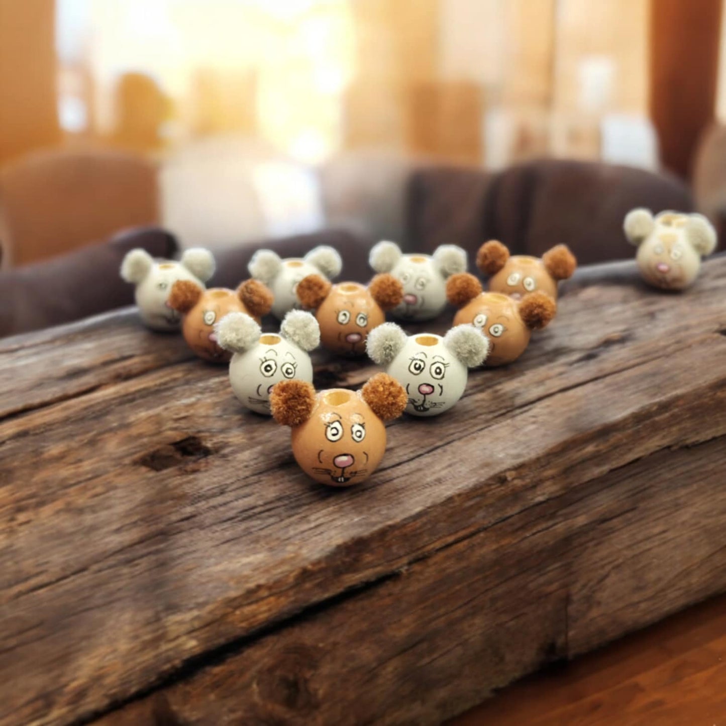 Mäuse mit Pompon-Ohren (2 cm oder 2,5 cm) – Handbemalte Holzperlen