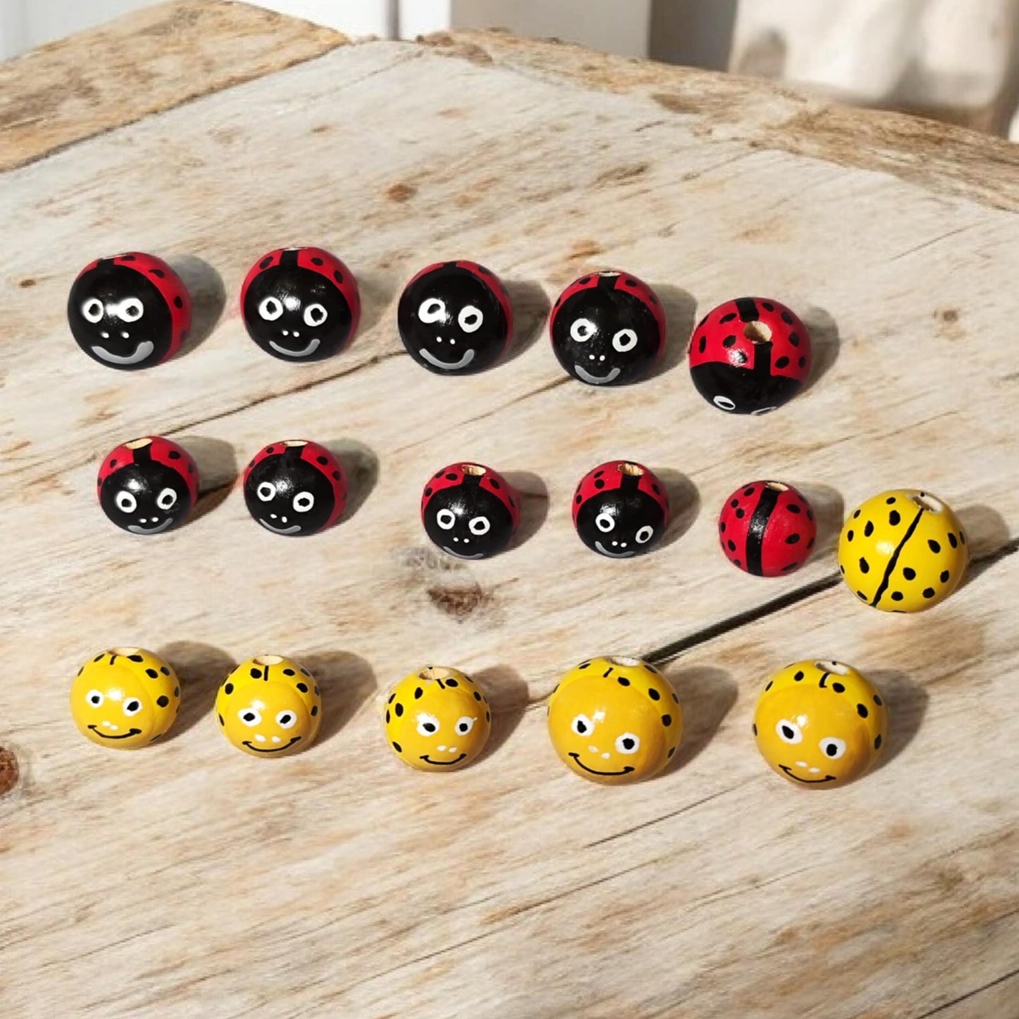 Marienkäfer rot und gelb (2 cm oder 2,5 cm) – Handbemalte Holzperlen