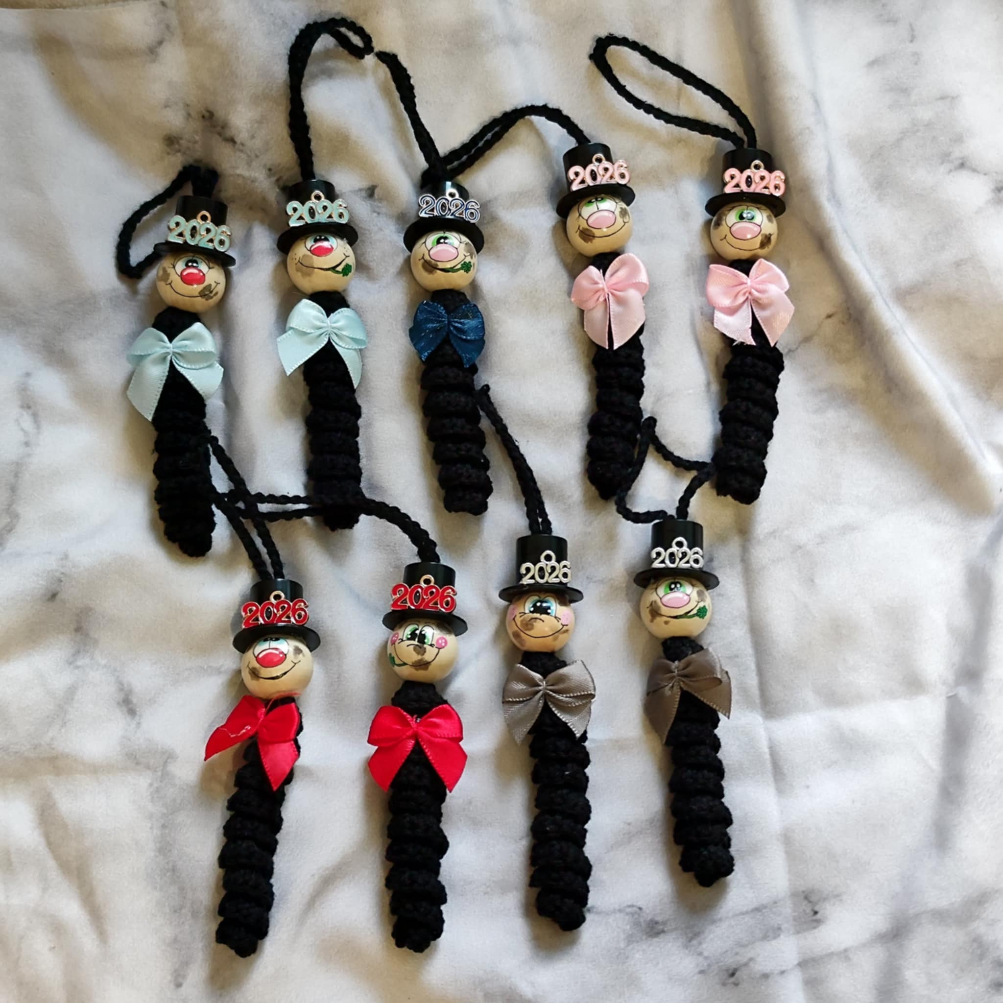 Gehäkelter Rauchfangkehrer mit bunter Fliege – Silvester Glücksbringer