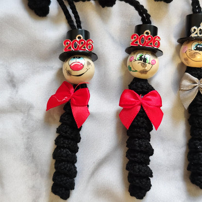 Gehäkelter Rauchfangkehrer mit bunter Fliege – Silvester Glücksbringer