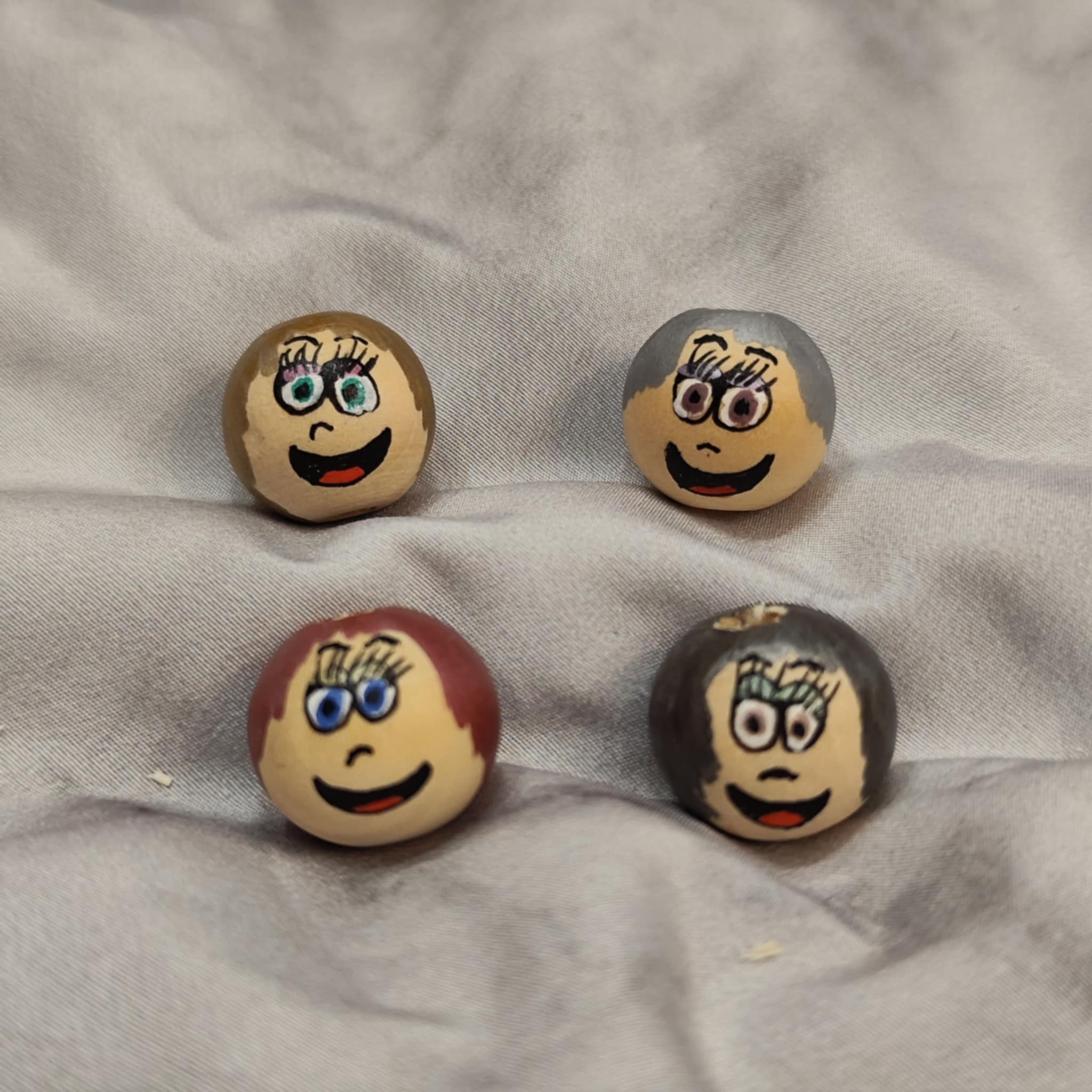 👑 4er-Set „Metallic Ladies“ – glänzende Charakterköpfchen mit Stil