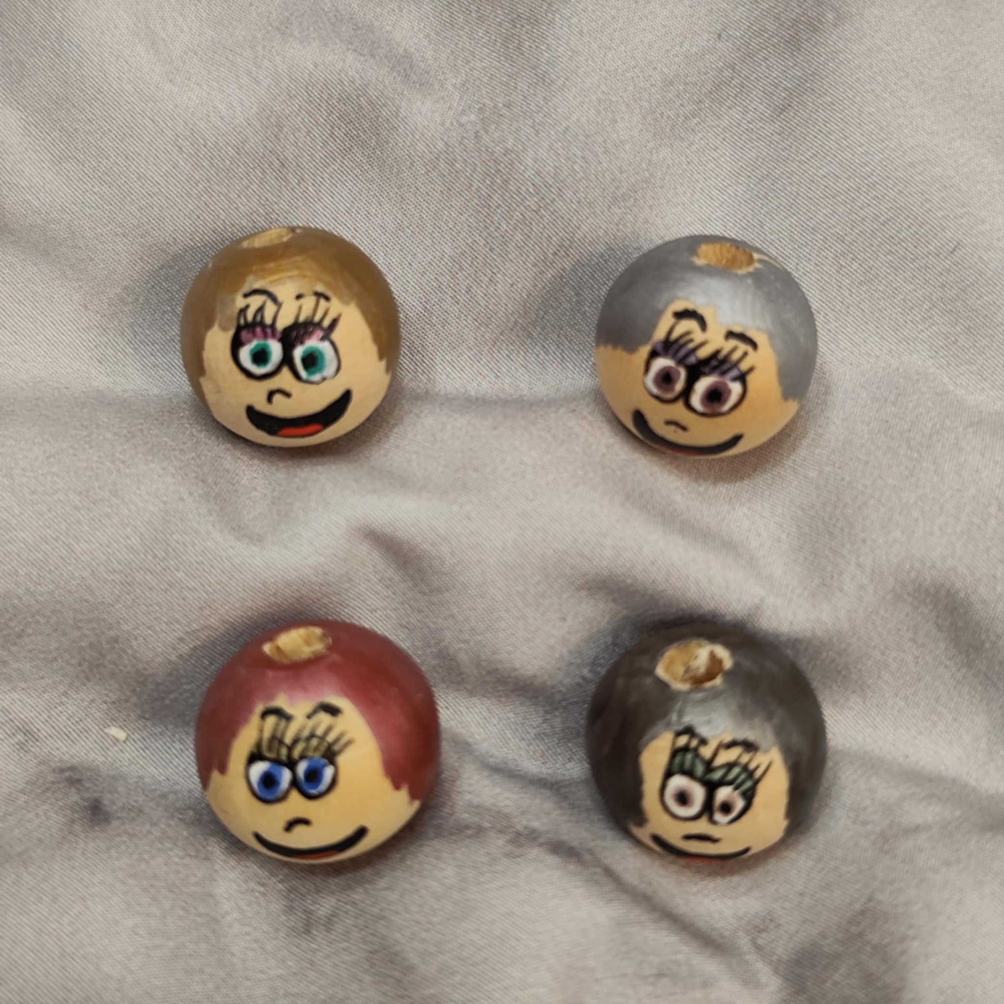 👑 4er-Set „Metallic Ladies“ – glänzende Charakterköpfchen mit Stil