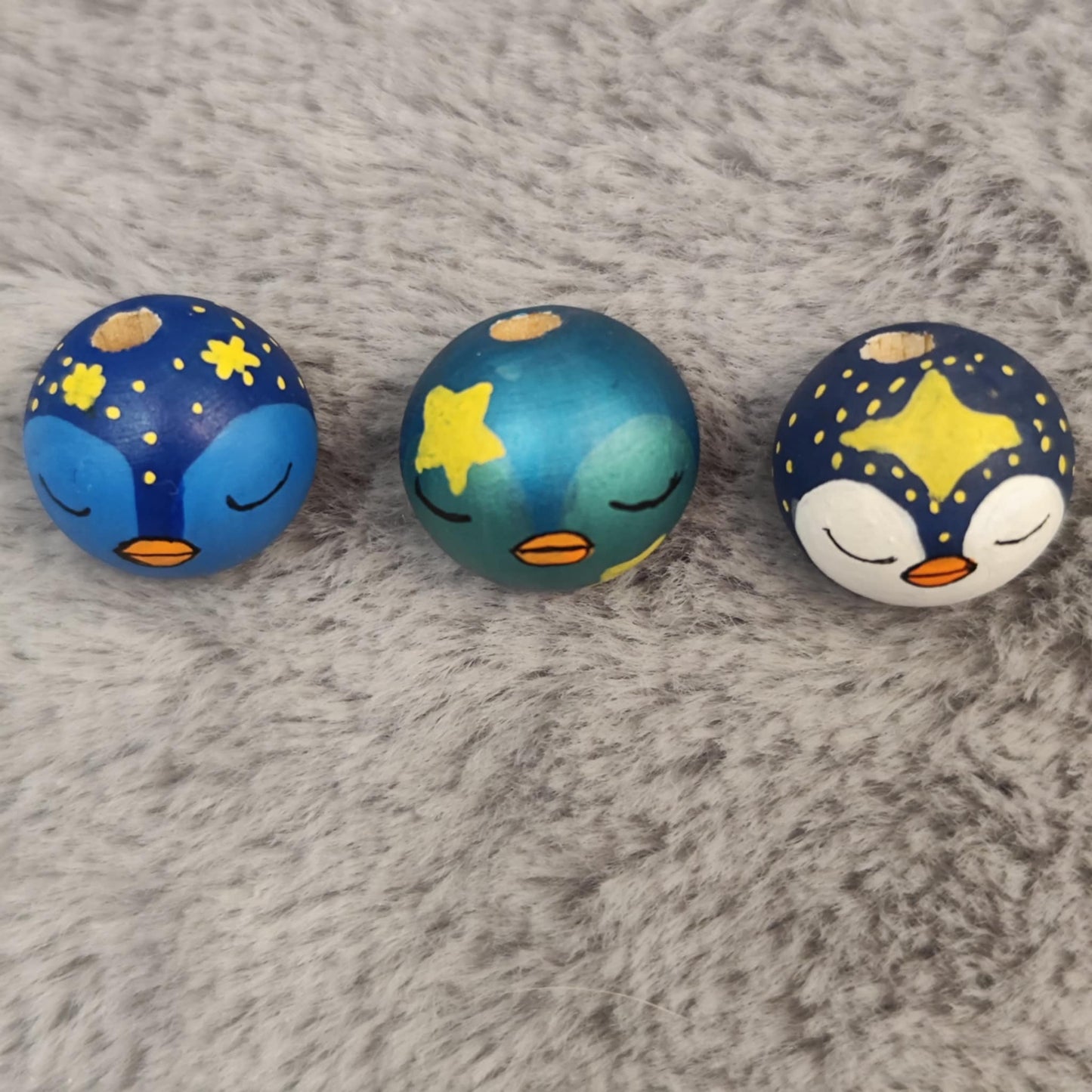 3er Set „Mondpinguine – Schlafend“ (handbemalt, Unikate)