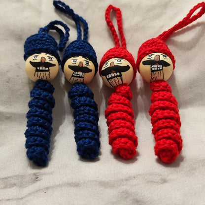 Nussknacker-Würmchen – gehäkelter Anhänger mit Holzköpfchen Christbaumschmuck