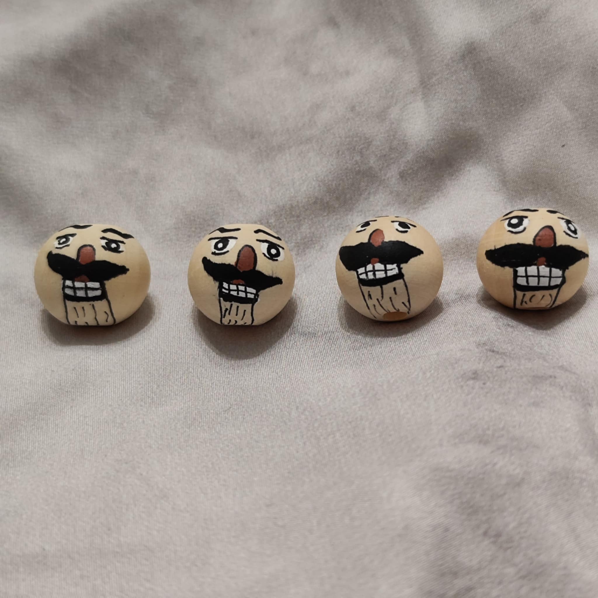 Nussknacker-Köpfchen – handbemalter Holzkopf mit Bart 2 cm