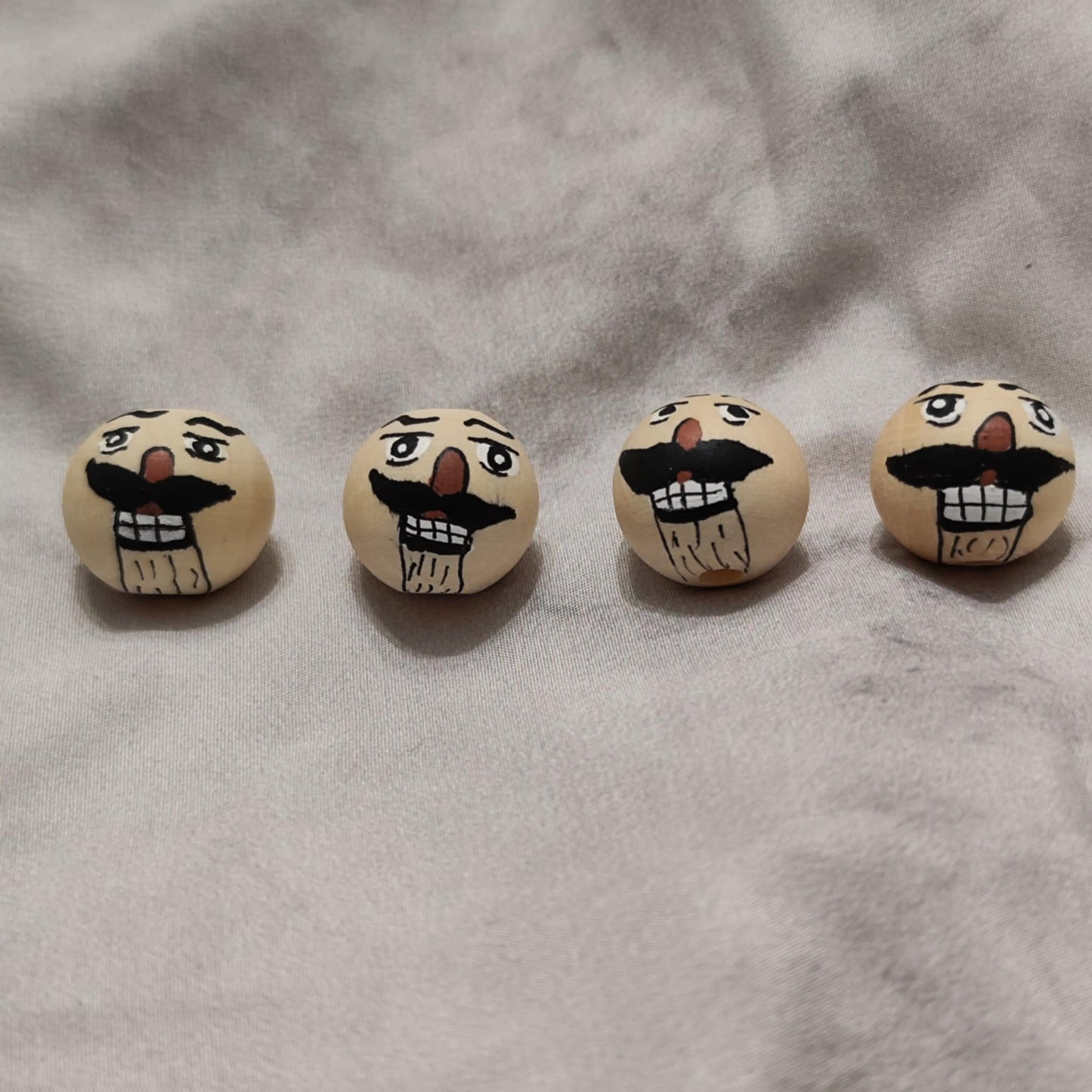 Nussknacker-Köpfchen – handbemalter Holzkopf mit Bart 2 cm