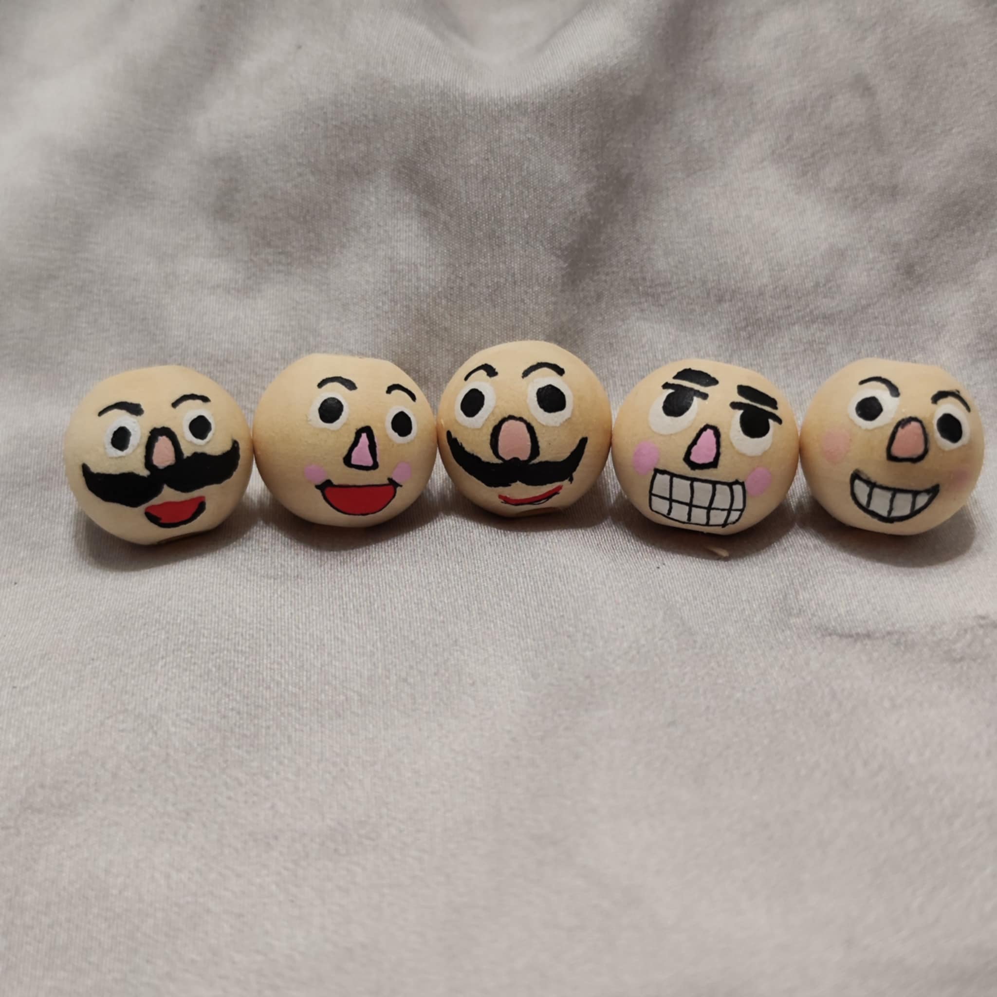 Nussknacker 5er-Set – handbemalte Holzköpfchen, einfache Version, 2 cm