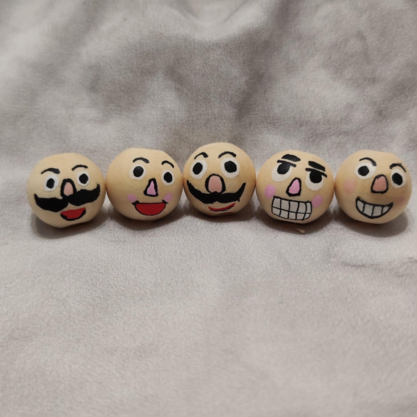 Nussknacker 5er-Set – handbemalte Holzköpfchen, einfache Version, 2 cm