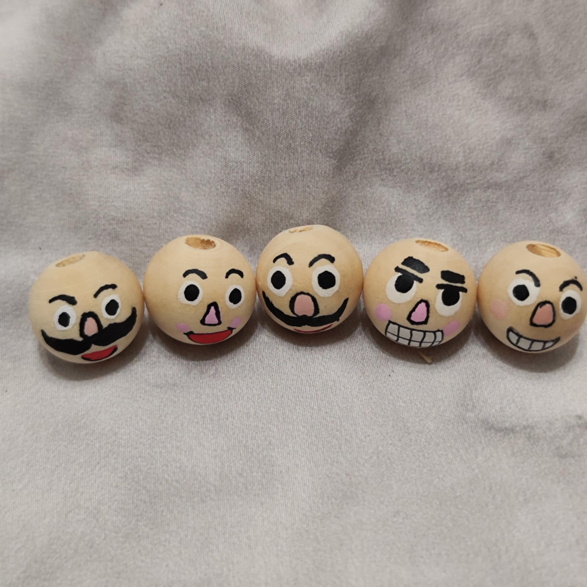 Nussknacker 5er-Set – handbemalte Holzköpfchen, einfache Version, 2 cm