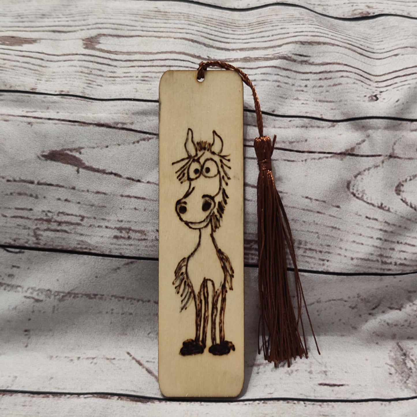 Holz-Lesezeichen mit Brandmalerei – verschiedene Motive (11,8x3 cm)