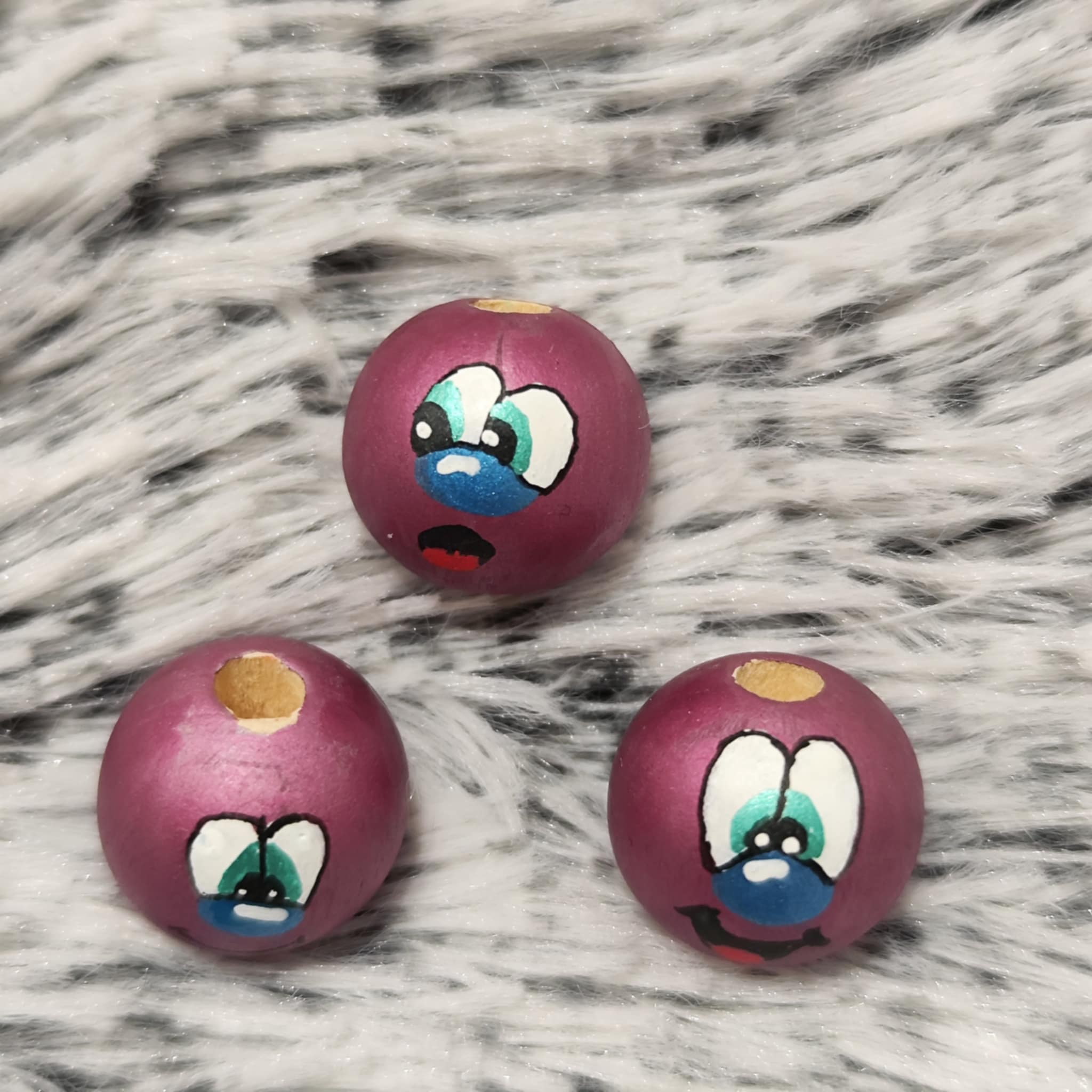 Pinkis 3er-Set – Holzköpfchen mit metallic-pinken Gesichtern, 2 cm