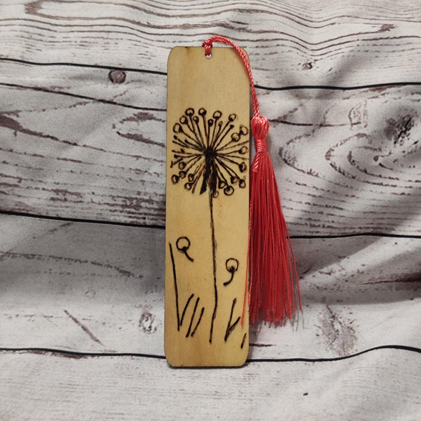 Holz-Lesezeichen mit Brandmalerei – verschiedene Motive (11,8x3 cm)