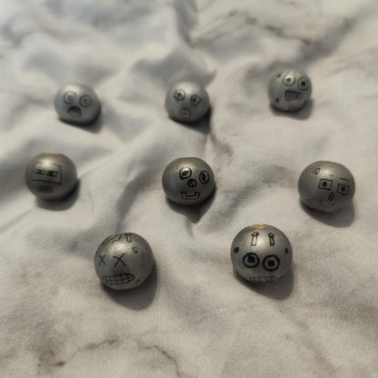 🤖 8er-Set Roboterköpfe – futuristisch, handbemalt & voller Charakter