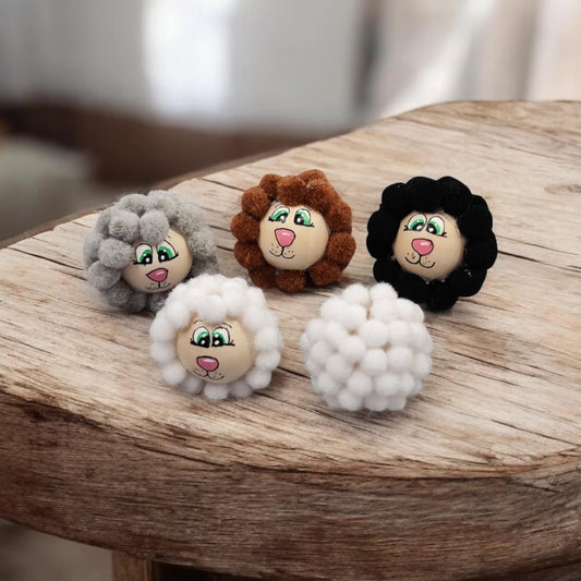 Handbemalte Schaf-Holzköpfchen (2 cm oder 2,5 cm) mit Pompons als Wolle
