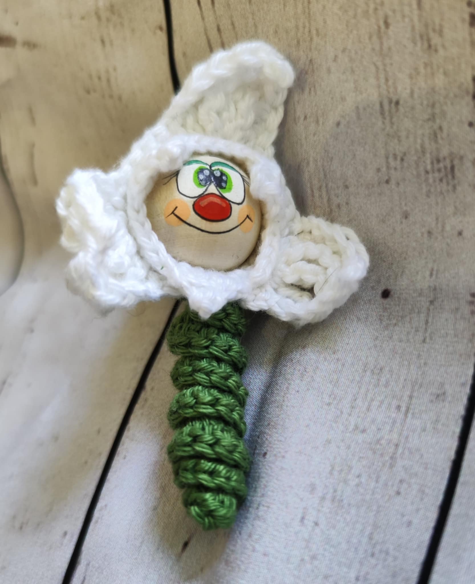 🌿 Zart & stark – Das Schneeglöckchen-Würmchen mit Wurmkörper