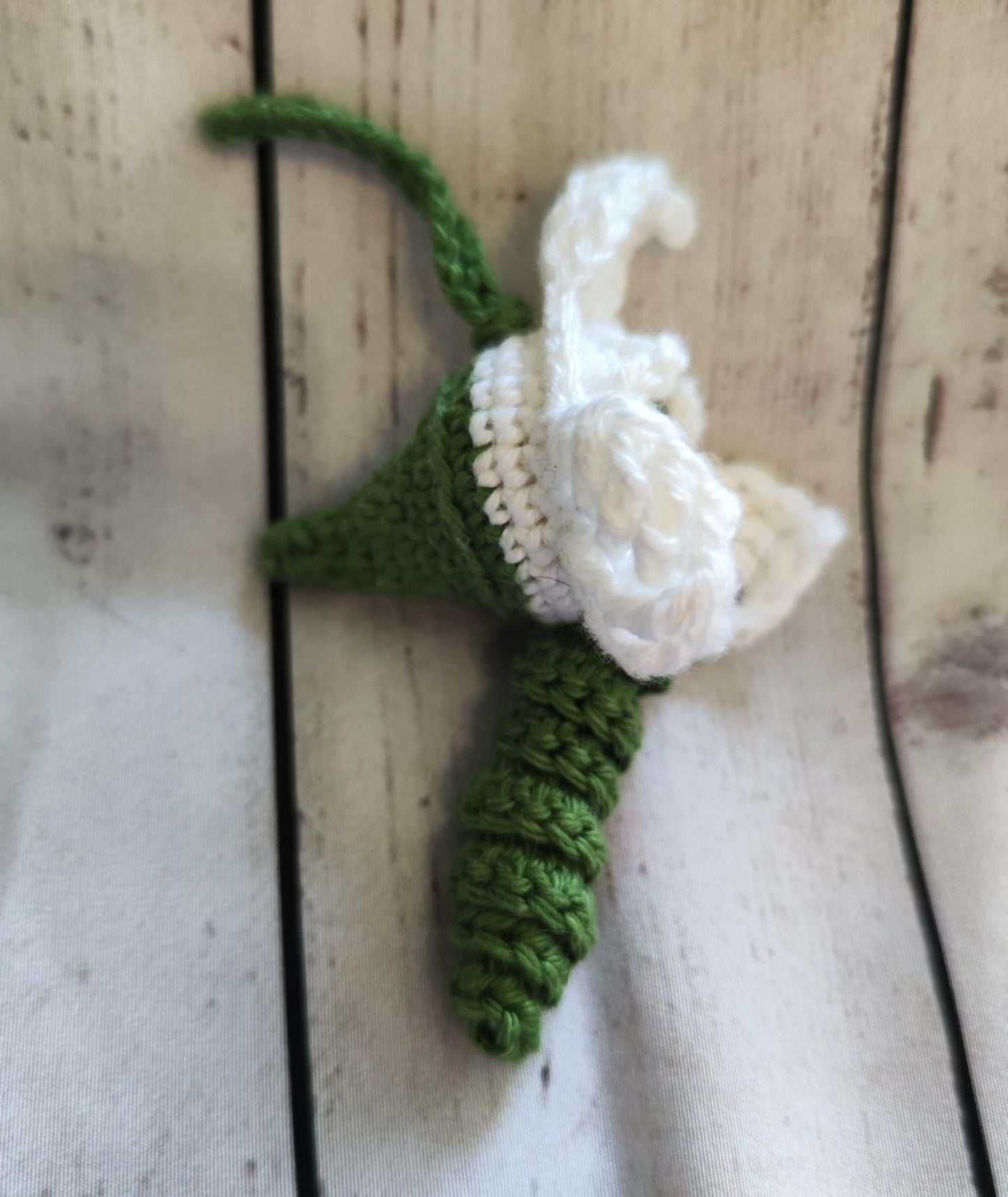 🌿 Zart & stark – Das Schneeglöckchen-Würmchen mit Wurmkörper