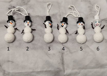 ☃️ Gehäkelter Schneemann – handgemachter Christbaumanhänger mit Zylinder