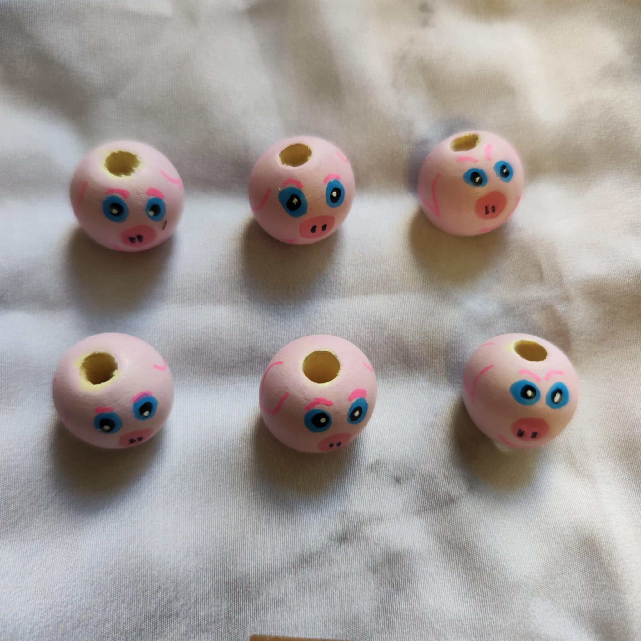 Silvester-Schweinchen 6er-Set – handbemalte Glücks-Köpfchen aus Holz, 2 cm