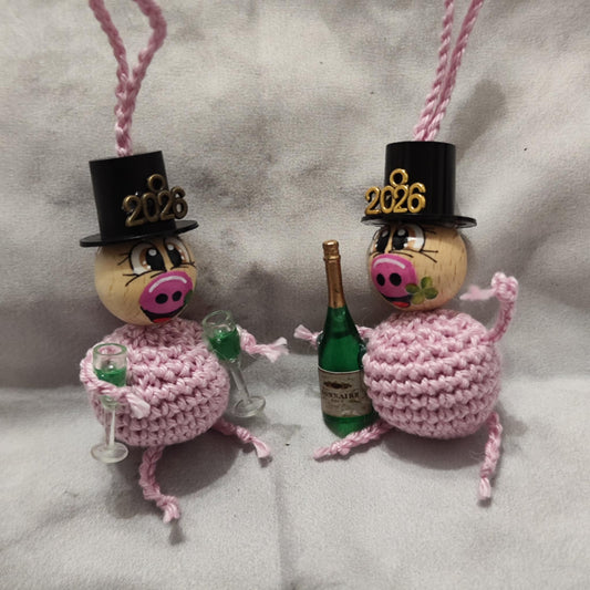 Set 1: Feierndes Schweinchen-Paar – gehäkelte Silvester Glücksbringer mit Sektflasche & Gläsern