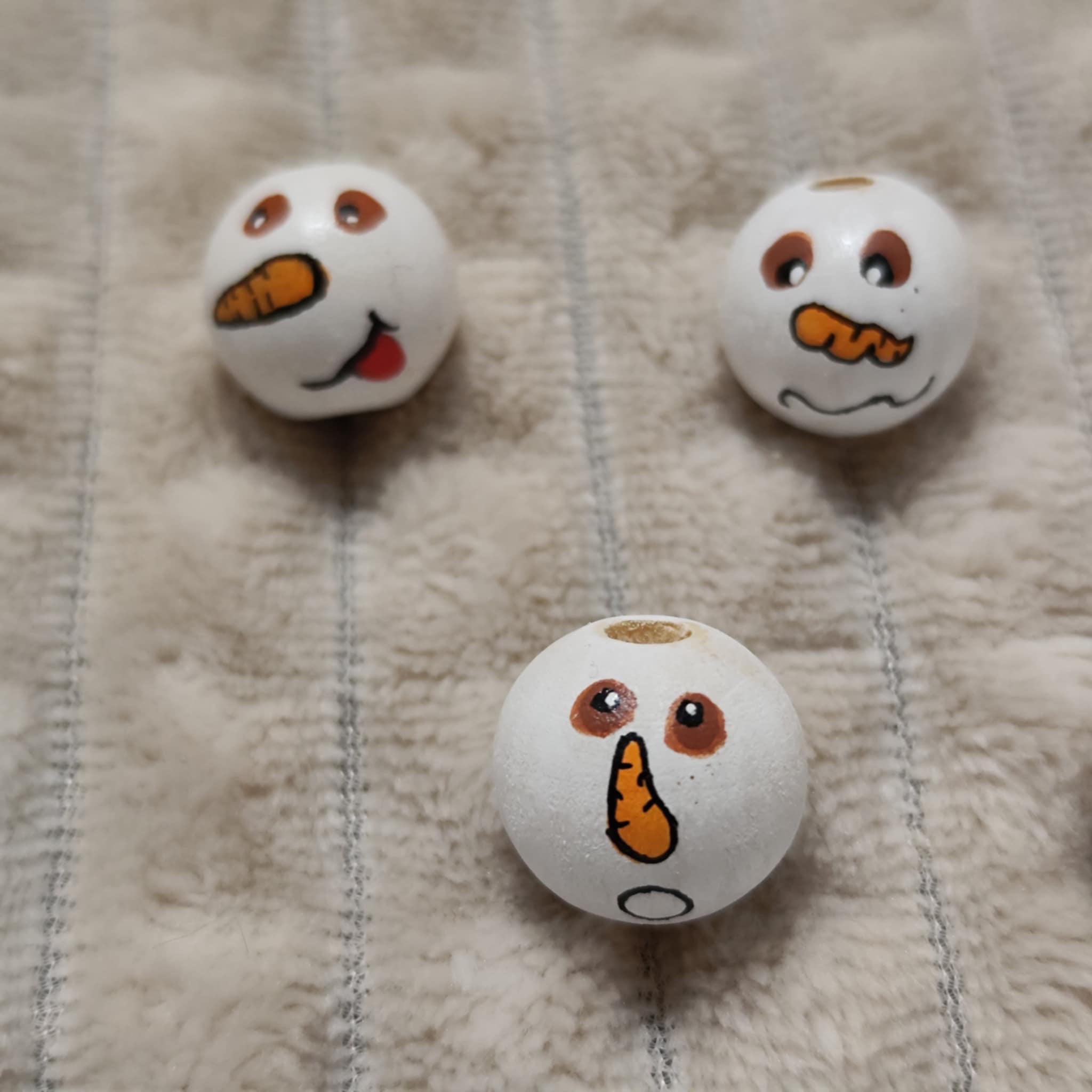 Schneemann-Köpfchen 5er-Set – handbemalte Holzköpfe mit braunen Augen, 2 cm