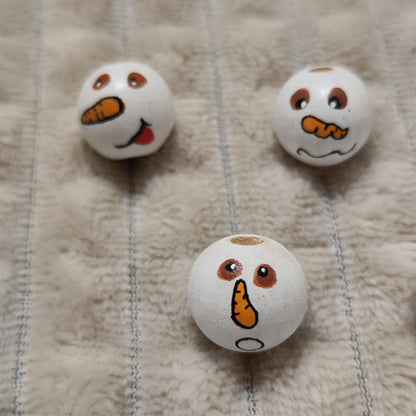 Schneemann-Köpfchen 5er-Set – handbemalte Holzköpfe mit braunen Augen, 2 cm