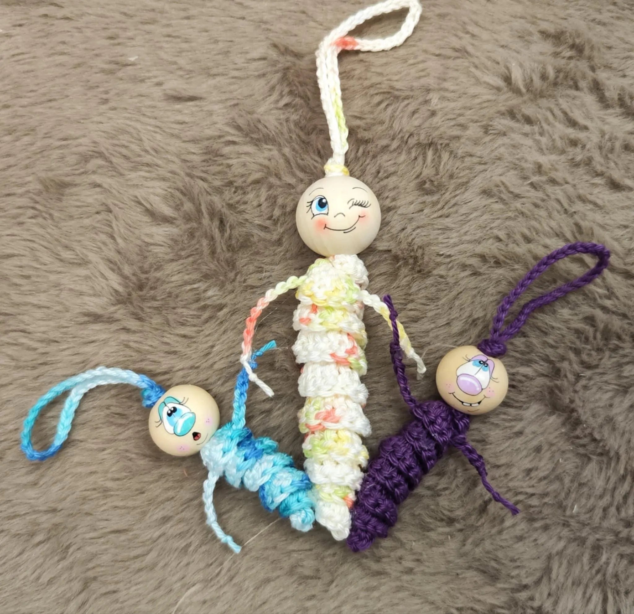 🧶 Worry Worms – Mom &amp; two children: Love that connects