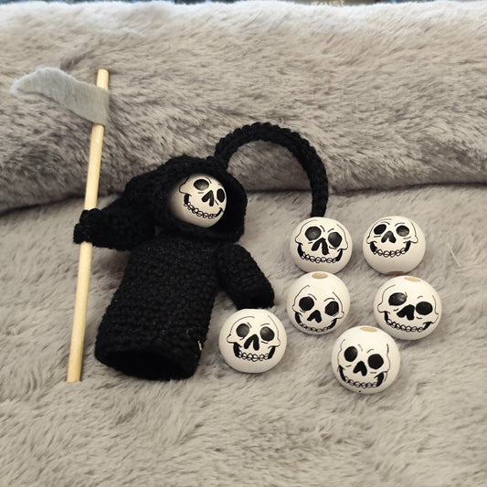 Totenkopf – Handbemalte Holzköpfchen | 2 cm & 2,5 cm | Für alle die auf der dunklen Seite basteln