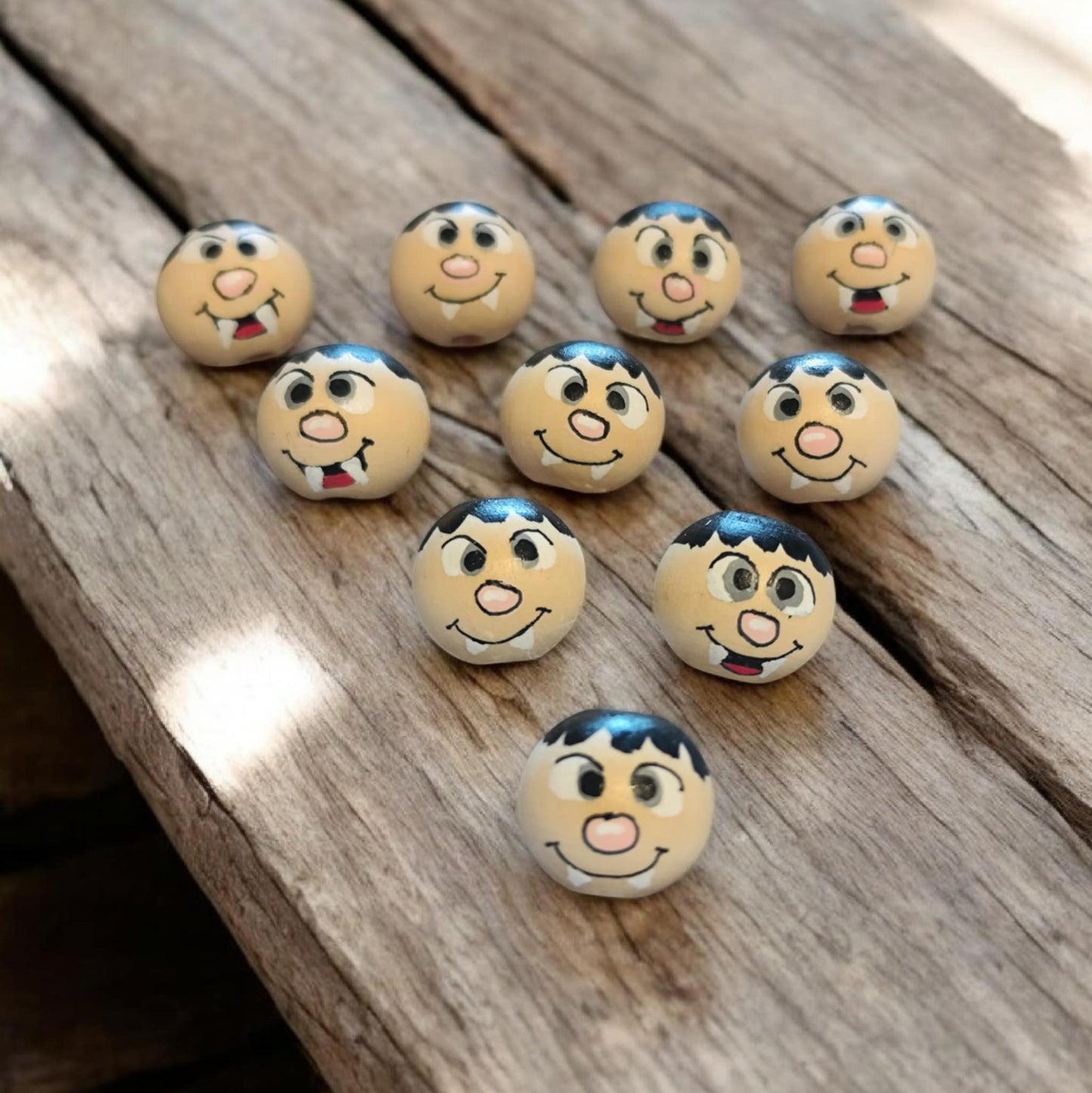 Vampir (2 cm oder 2,5 cm) – Handbemalte Holzperlen